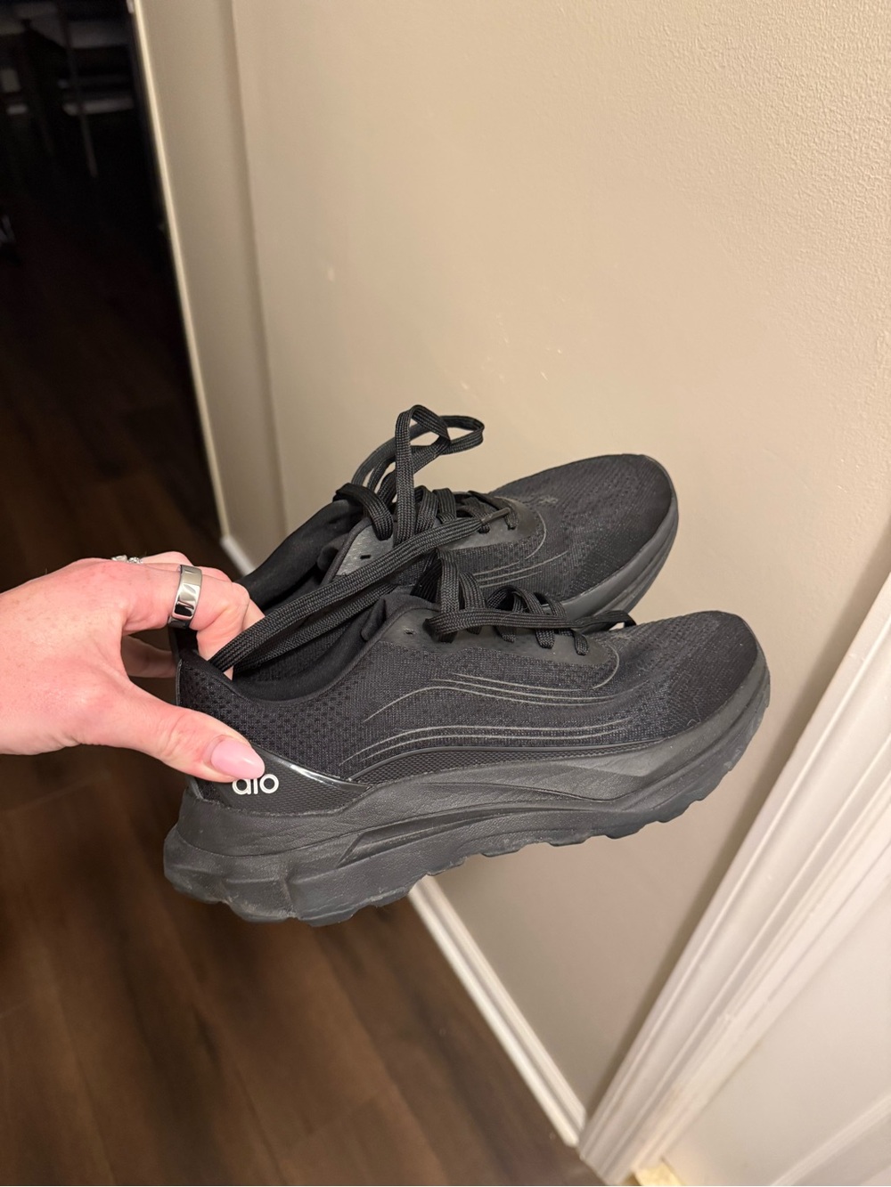 ALO Yoga Black Women's Athletic Sneakers